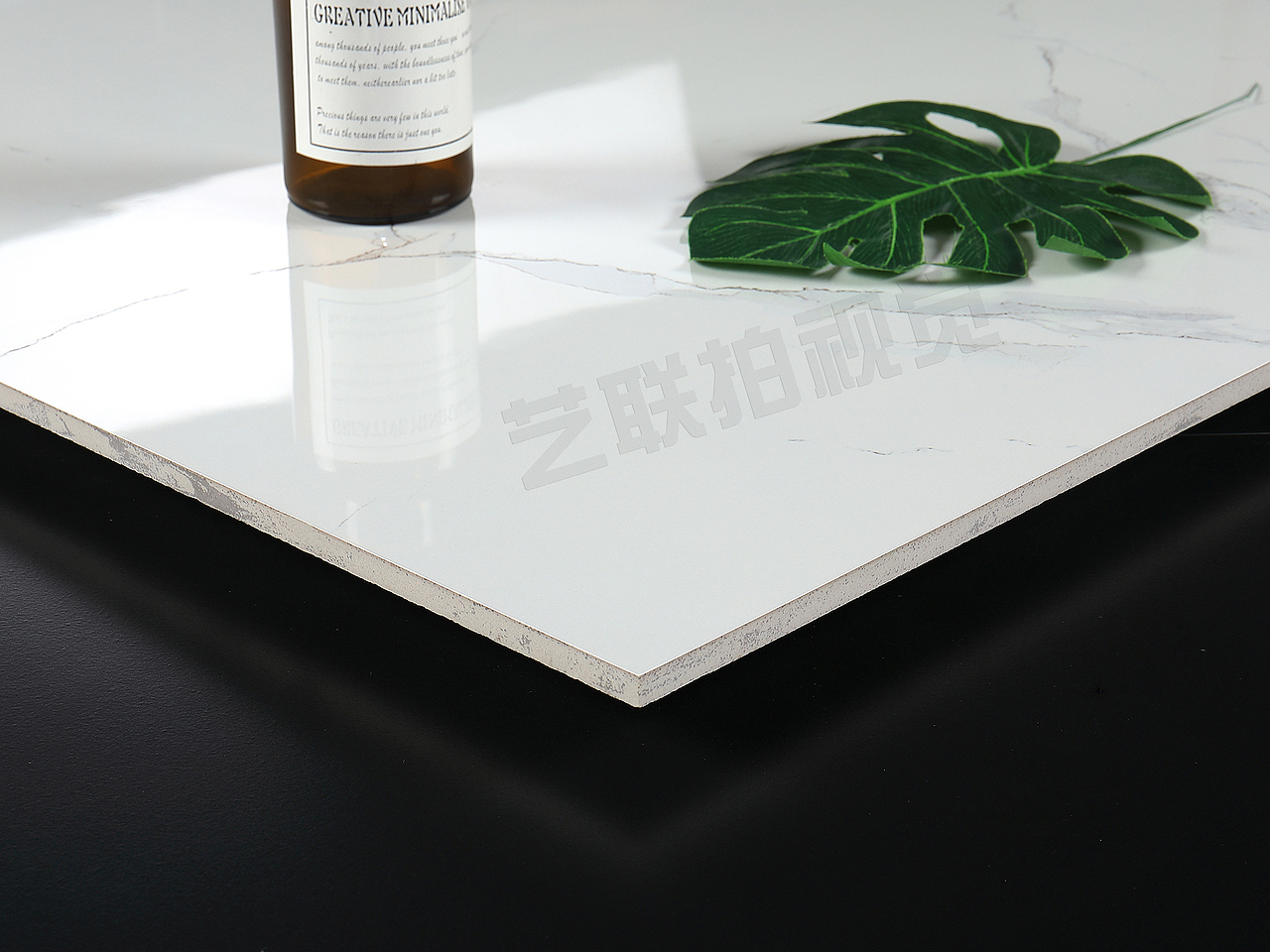 一组负离子通体大理石瓷砖拍摄