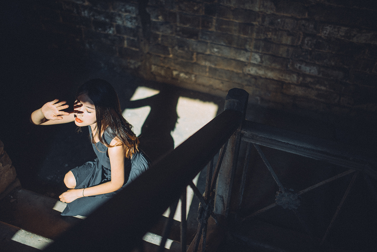 阳光下的人（图ZODc5Njc4MzI=） - 人像摄影 - 站酷设计师zengphoto原创素材 - 站酷ZCOOL