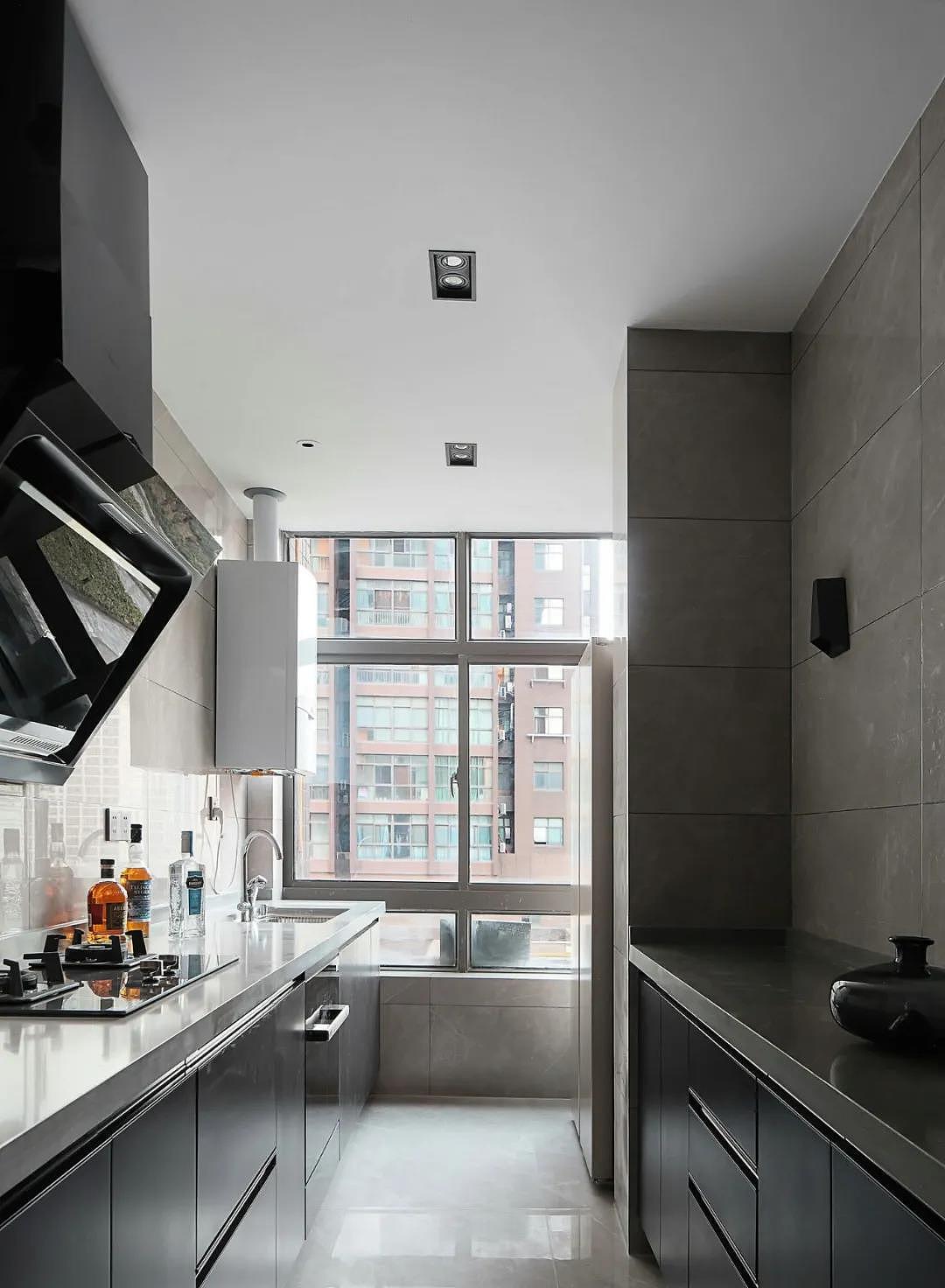 黑白灰+大理石:他家完美演绎都市里的极简生活!