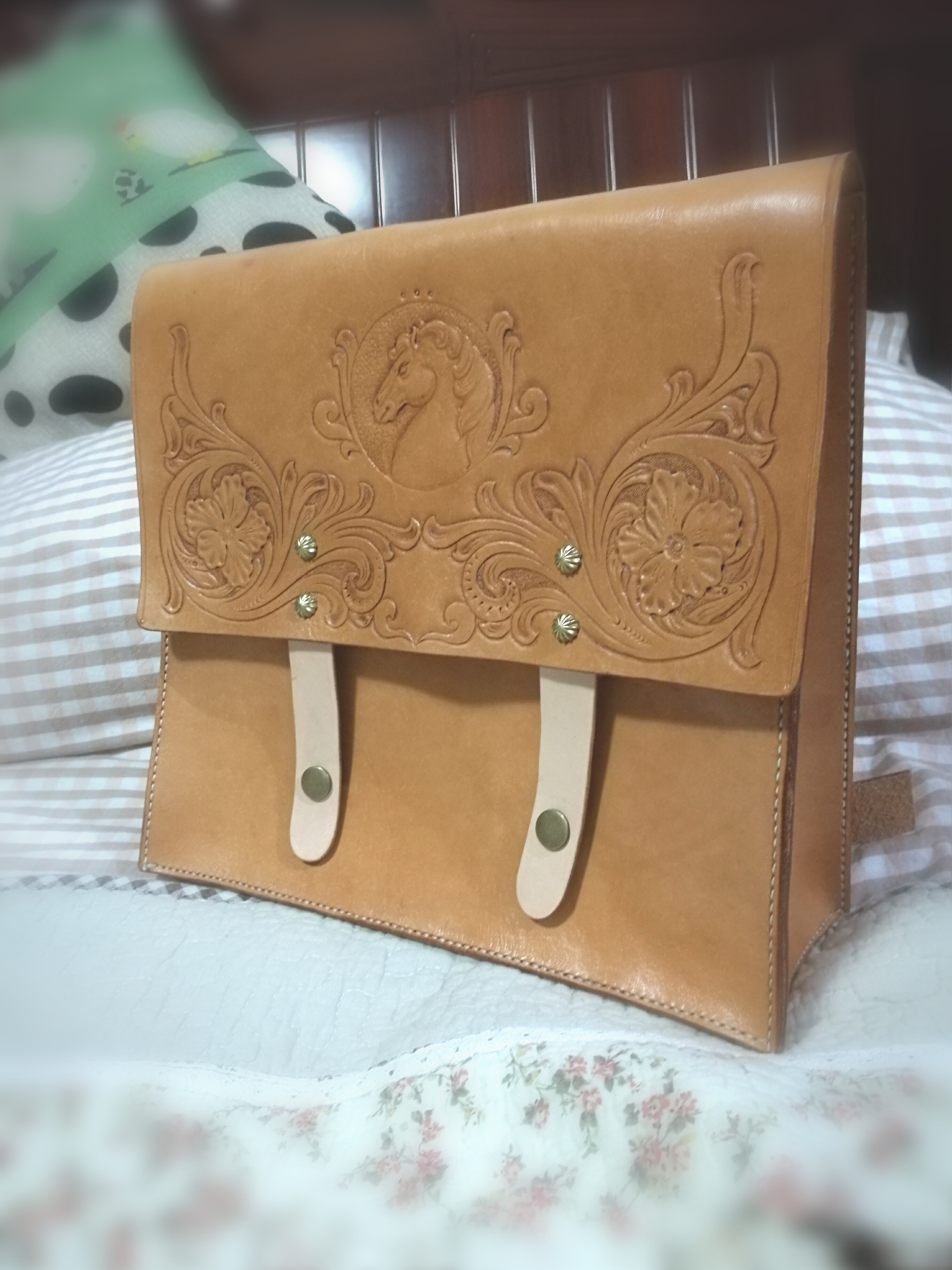 自制皮雕双肩包