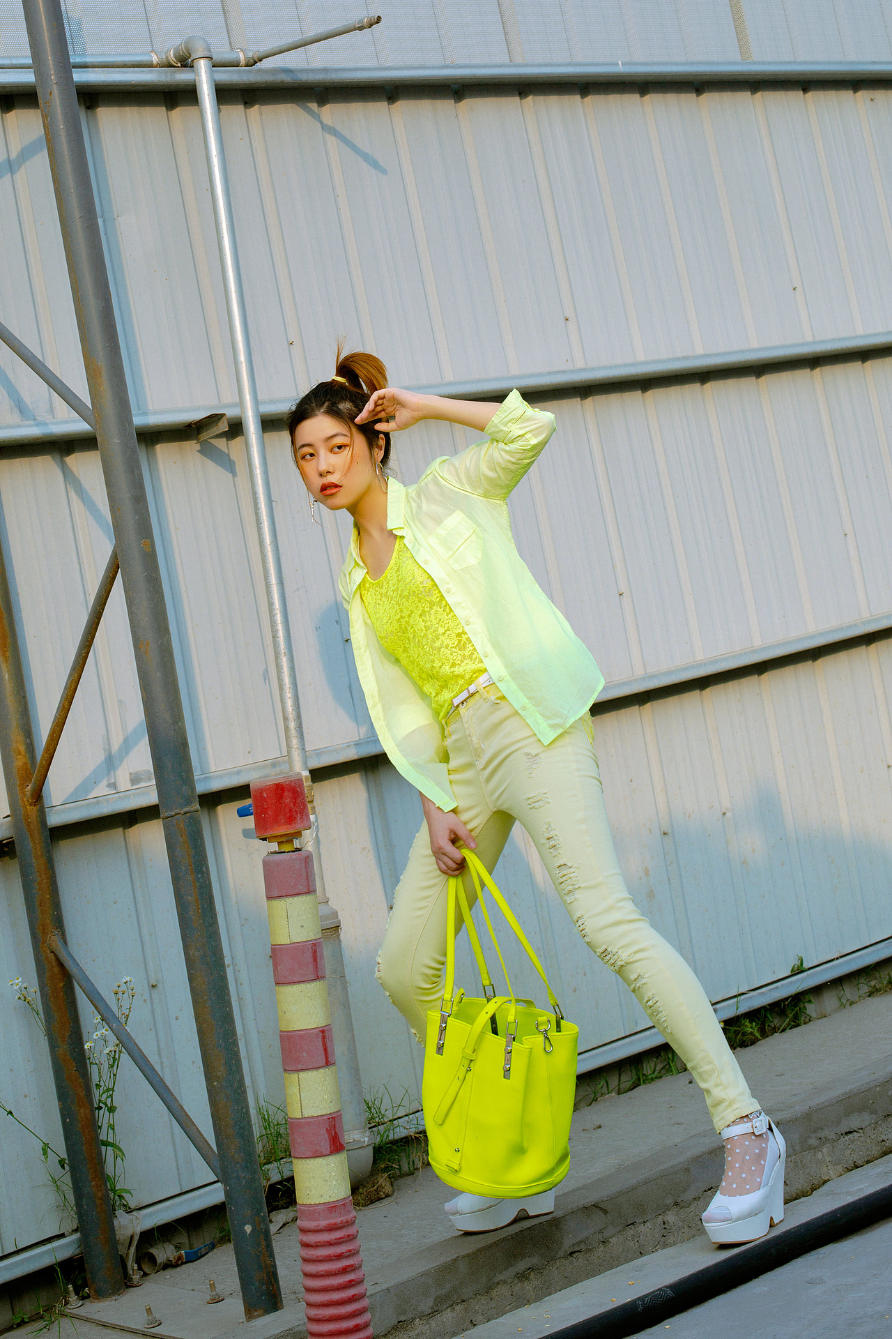 每周色彩穿搭谁能hold住荧光绿