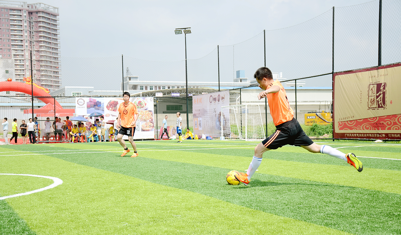 热爱这篇绿茵地的老男孩！（图ZNjIxMzk2ODA=） - 人像摄影 - 站酷设计师maiweichong原创素材 - 站酷ZCOOL