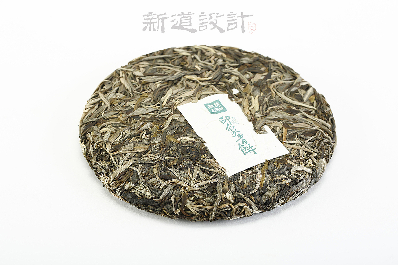 雨林古树茶印象青饼包装设计铁盒包装设计 新道设计（图ZMTU1MDE0MTAw） - 包装 - 站酷设计师新道设计原创素材 - 站酷ZCOOL