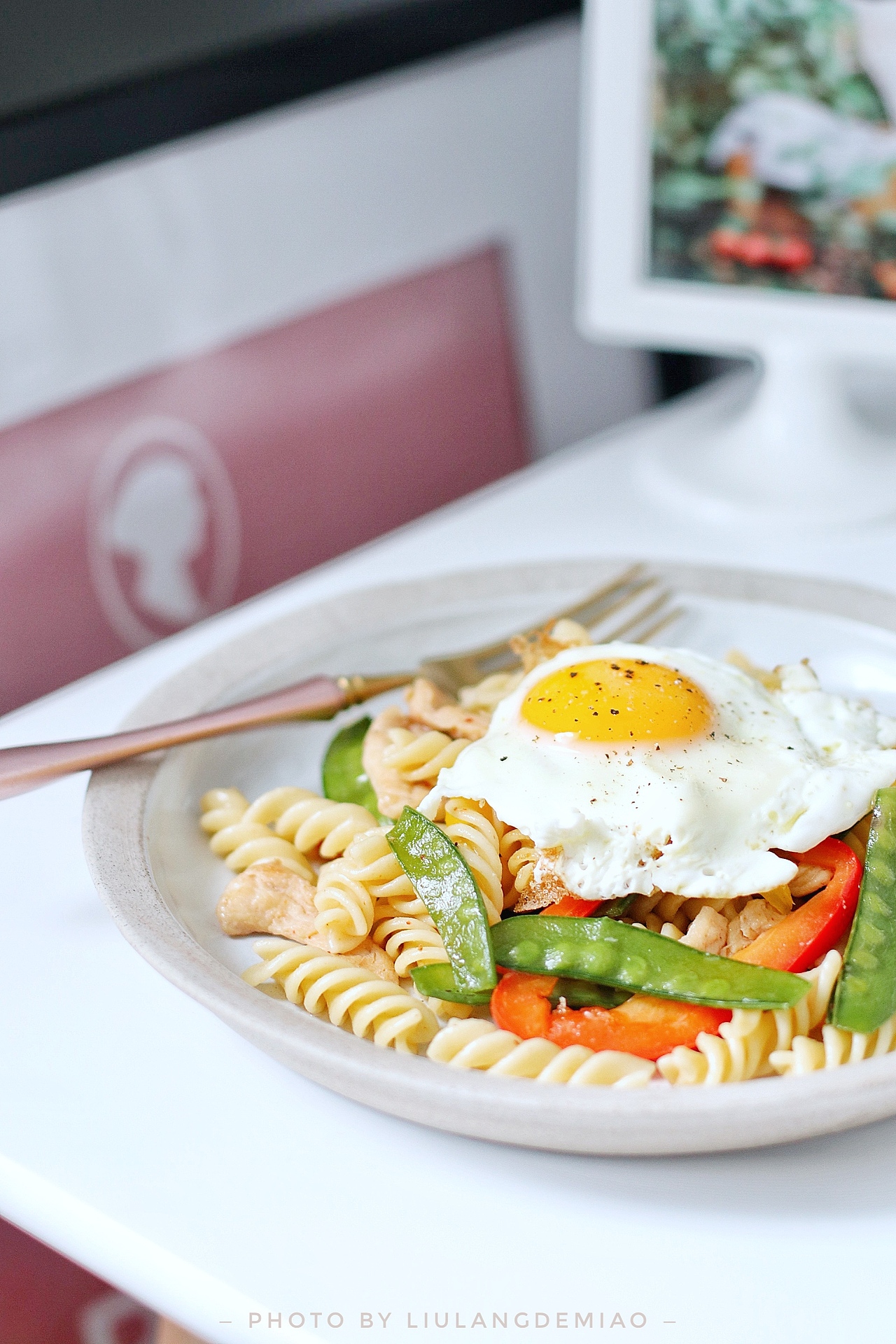 鸡肉彩蔬螺旋意面，开启明亮一天～（图ZMTIxNzkwMDM2） - 产品摄影 - 站酷设计师流浪的喵喵酱原创素材 - 站酷ZCOOL