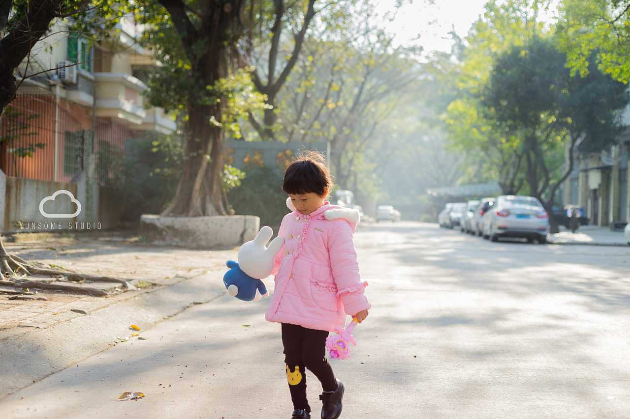 洒满晨光的街（图ZNjc3MjMwNjA=） - 人像摄影 - 站酷设计师yunsome原创素材 - 站酷ZCOOL