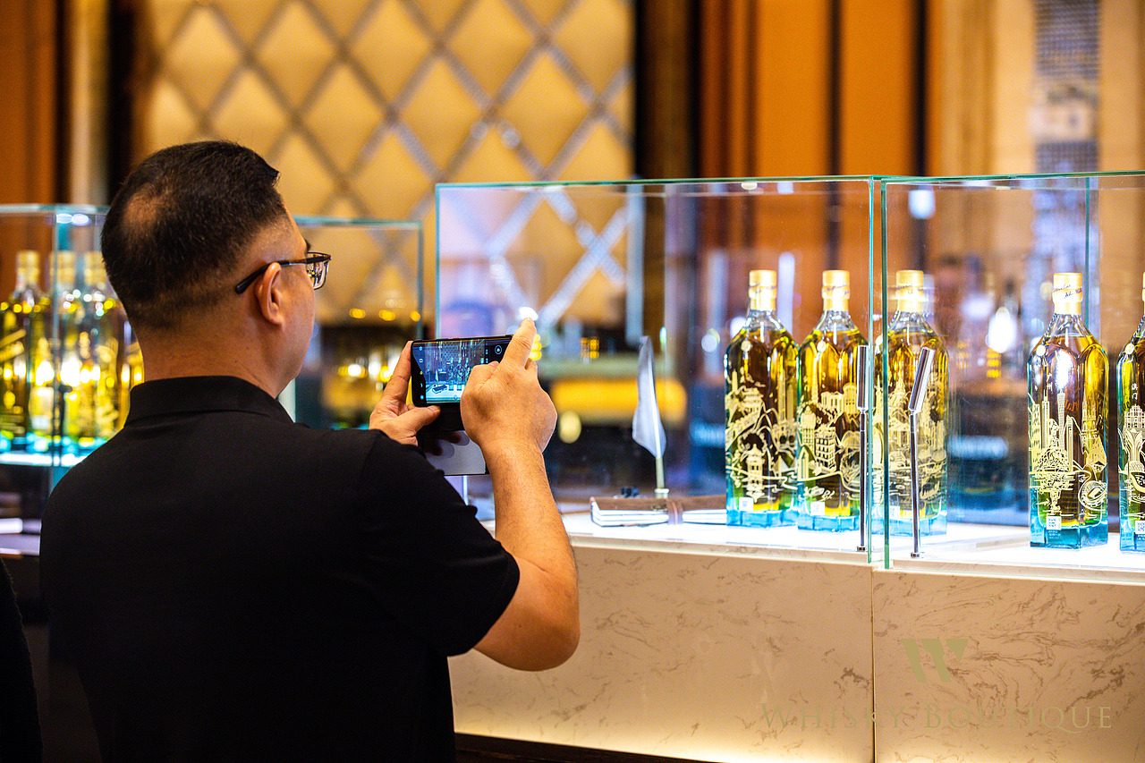 JOHNNIE WALKER尊尼获加 X 大湾区 蓝牌威士忌插画设计（图ZMTg3NjU3MzAw） - 包装 - 站酷设计师李耀辉TONG原创素材 - 站酷ZCOOL