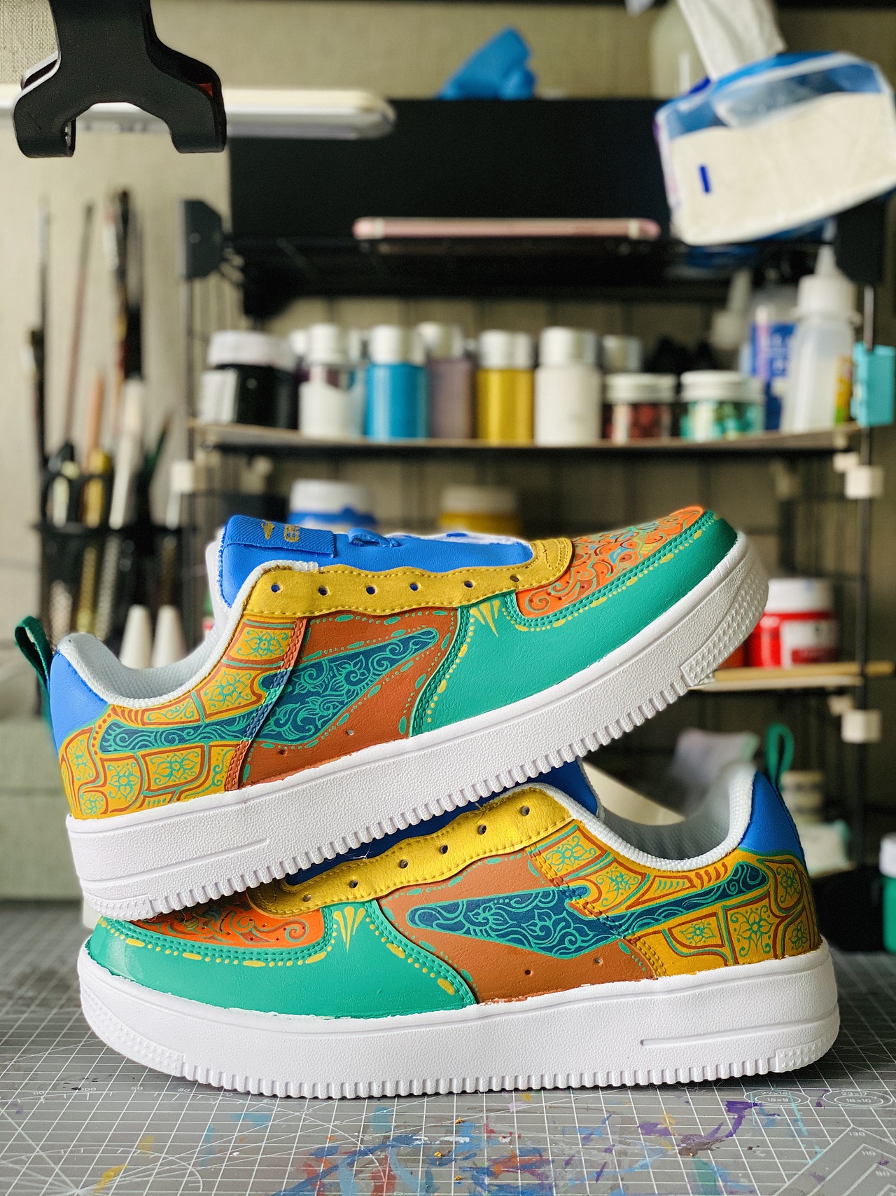 【手绘自制】鸿星尔克敦煌配色国潮鞋履设计（图ZMjcyMTQyMjUy） - 鞋履设计 - 站酷设计师琯朗原创素材 - 站酷ZCOOL