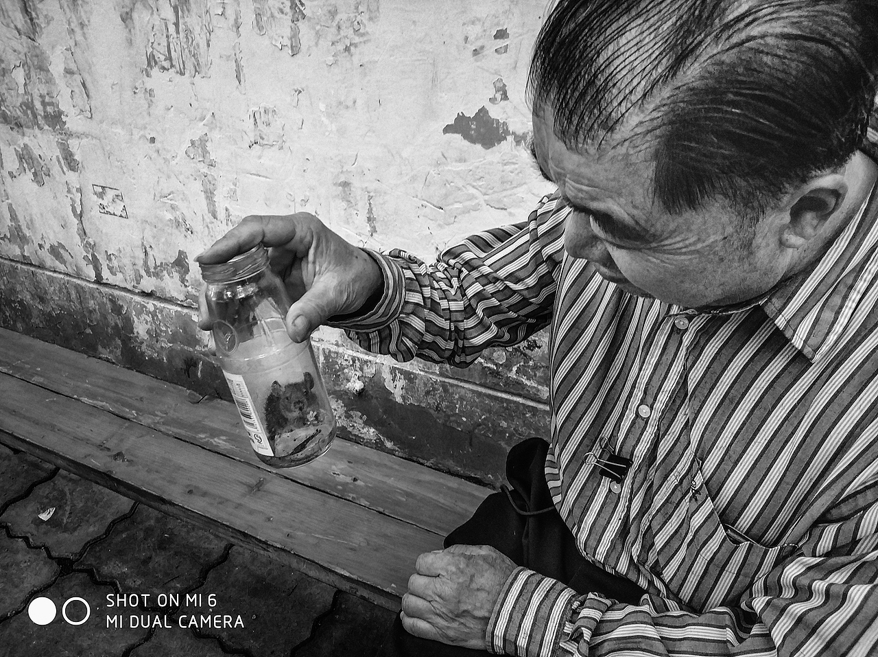 剃头匠（图ZODQ2NjQ0OTI=） - 人像摄影 - 站酷设计师正版喜之狼原创素材 - 站酷ZCOOL