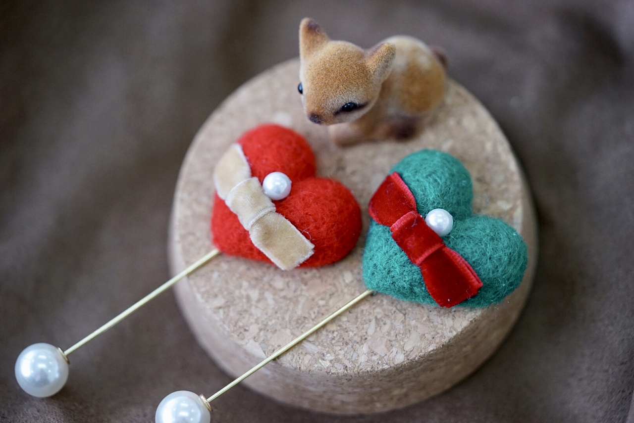 羊毛毡小心心胸针