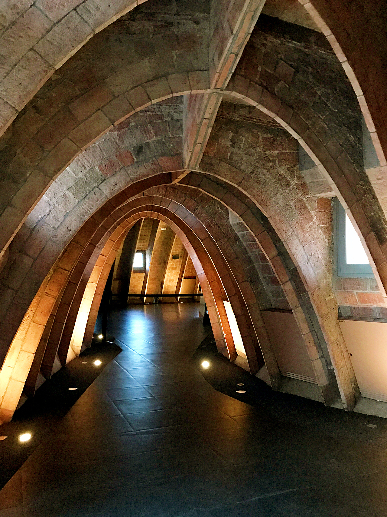 前一阵子，到了米拉之家。#CASA MILà#（图ZNzMyNjEwNjg=） - 风光摄影 - 站酷设计师Manteau1105原创素材 - 站酷ZCOOL