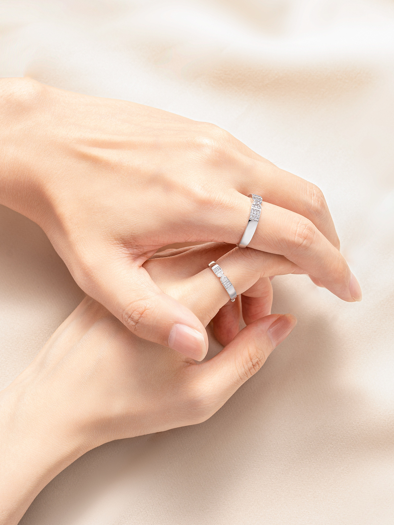 对戒模特图拍摄 #戒指模特图 佩戴图 情侣戒指