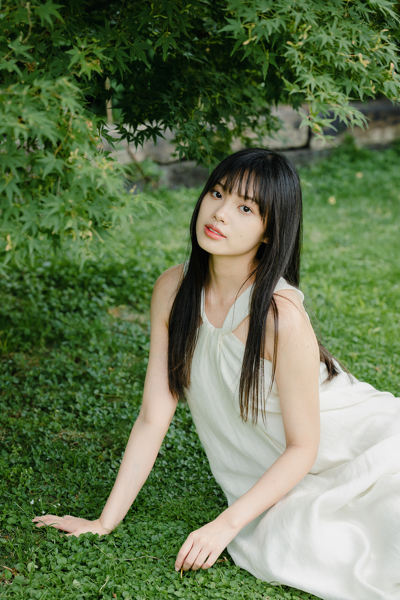 与一棵树的合影（图ZMzQwODg5ODU2） - 人像摄影 - 站酷设计师摄影师_暮辰原创素材 - 站酷ZCOOL