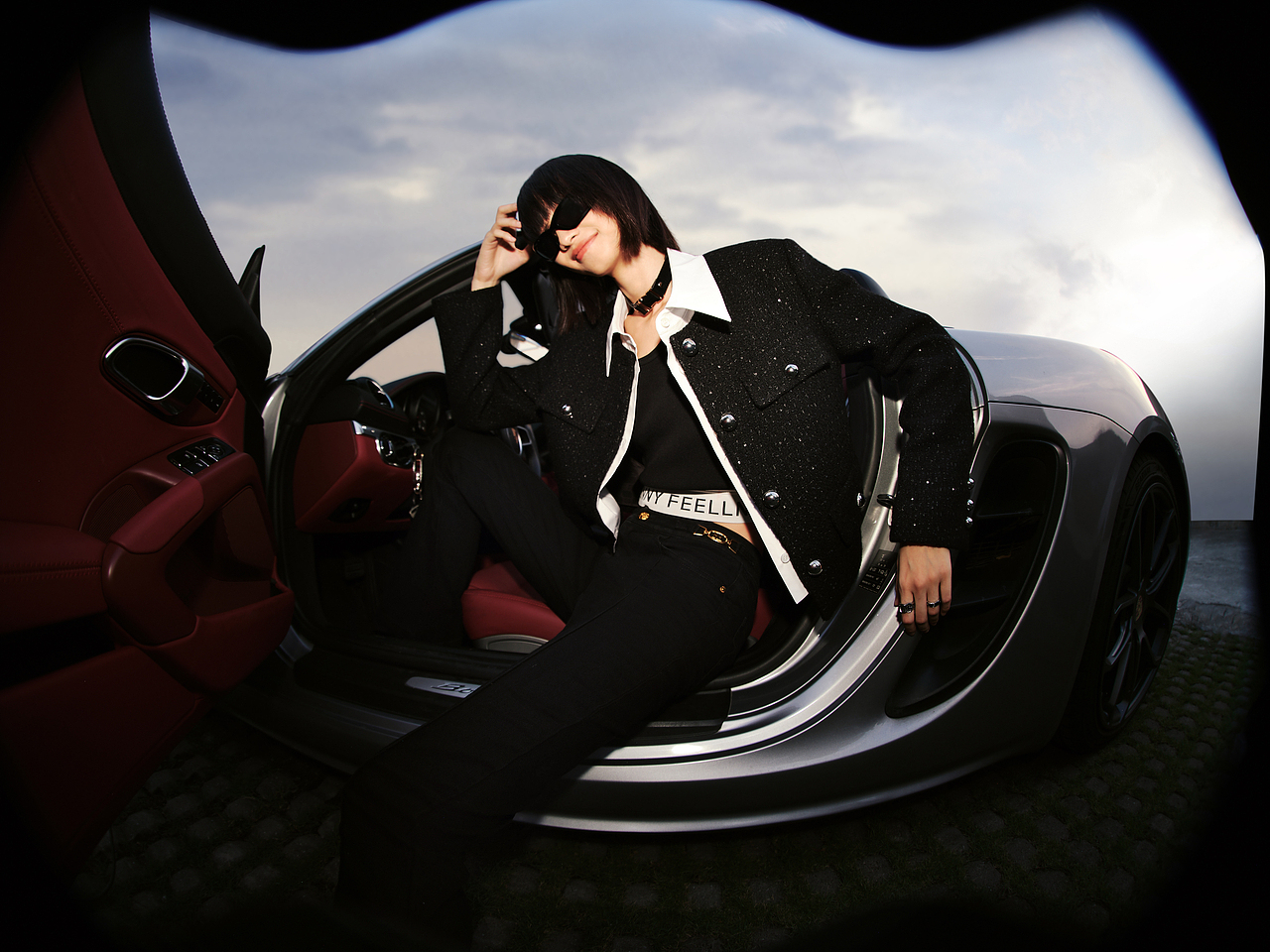 FUUNNY FEELLN彷佛女装派对主题大片