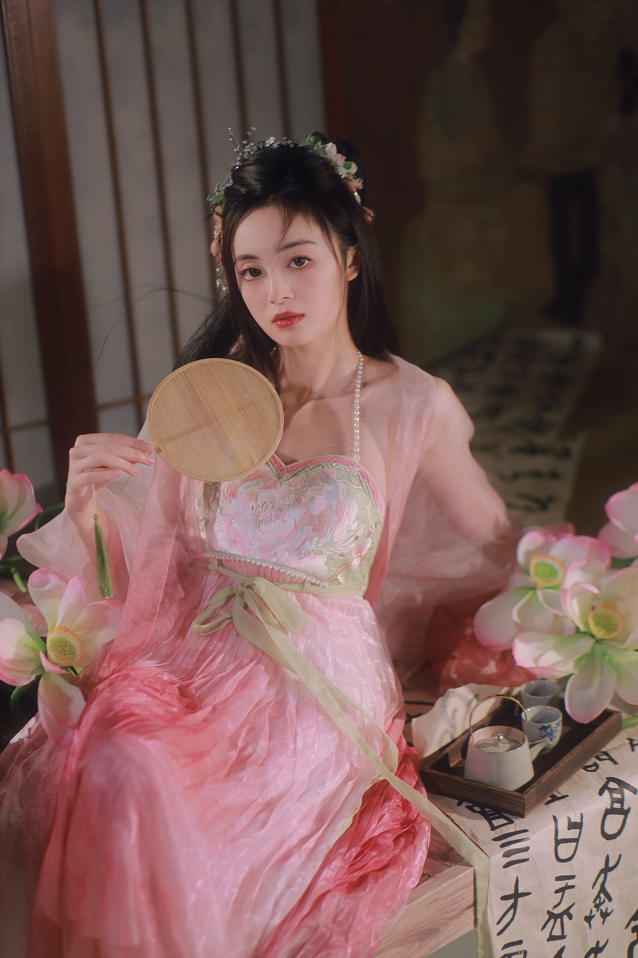 云想衣裳花想容（图ZMzYwNjk5NzAw） - 人像摄影 - 站酷设计师摄影师不语金原创素材 - 站酷ZCOOL