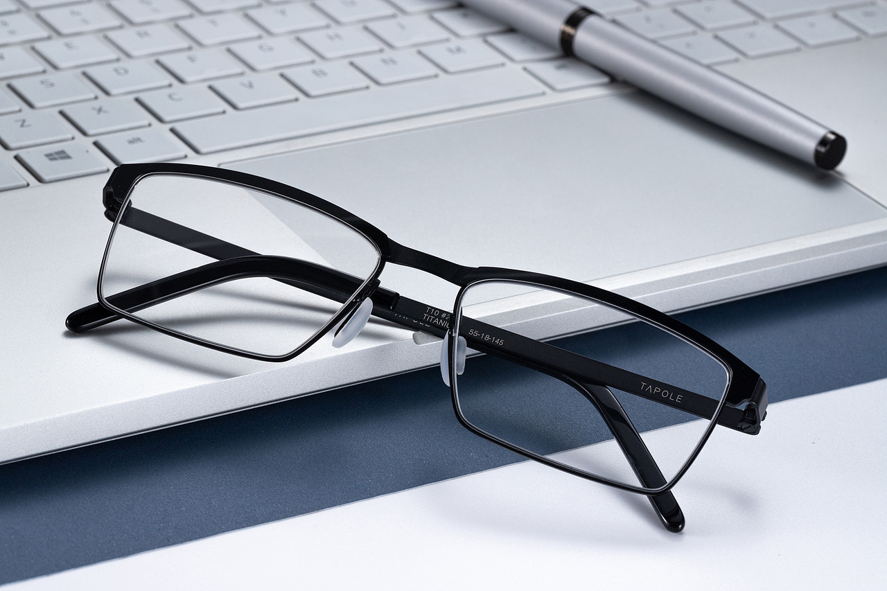 轻宝眼镜TAPOLE（图ZMjk2NDQ0MTIw） - 产品摄影 - 站酷设计师摄影师小恰原创素材 - 站酷ZCOOL