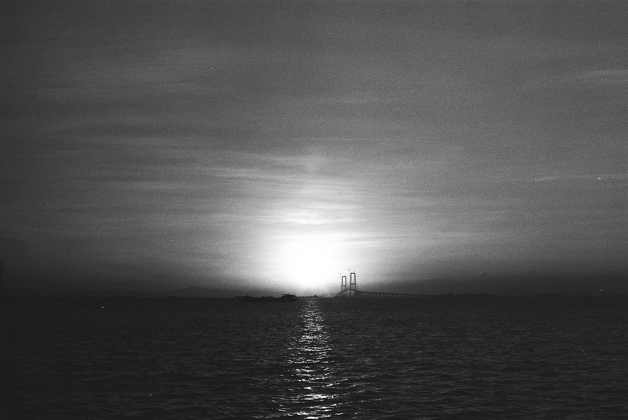 在黑白里温柔地热爱彩色,在彩色里虔诚地朝圣黑白