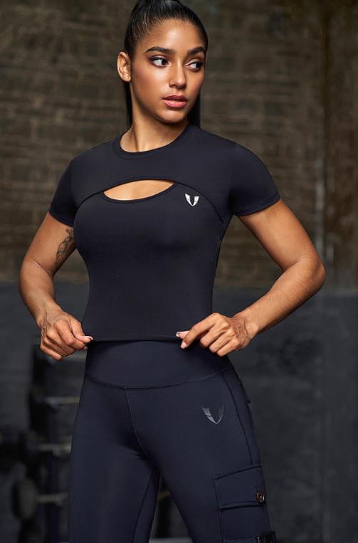 古巴小麦色运动女模 瑜伽服拍摄