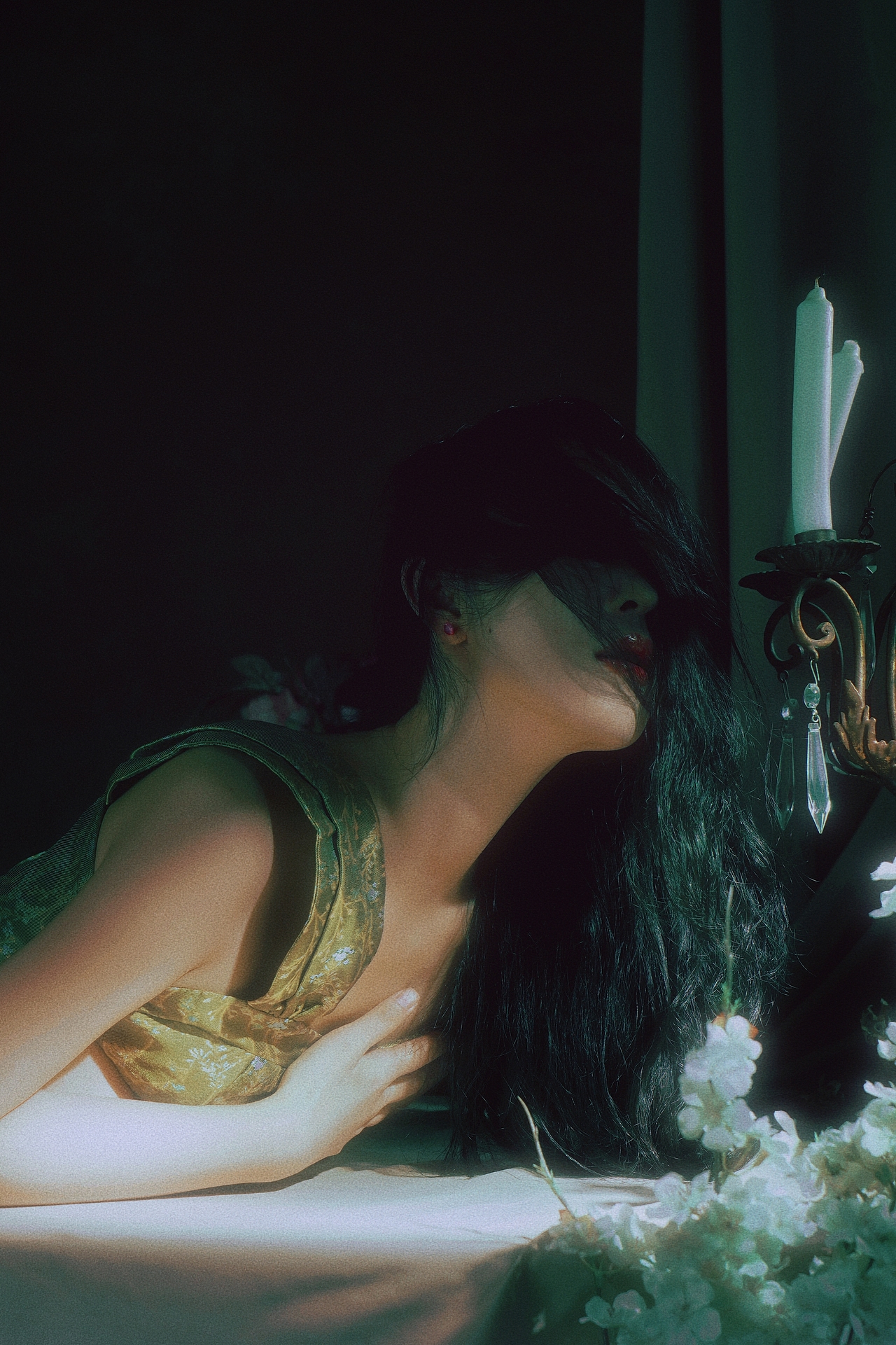 荒诞的梦境倒塌轰鸣