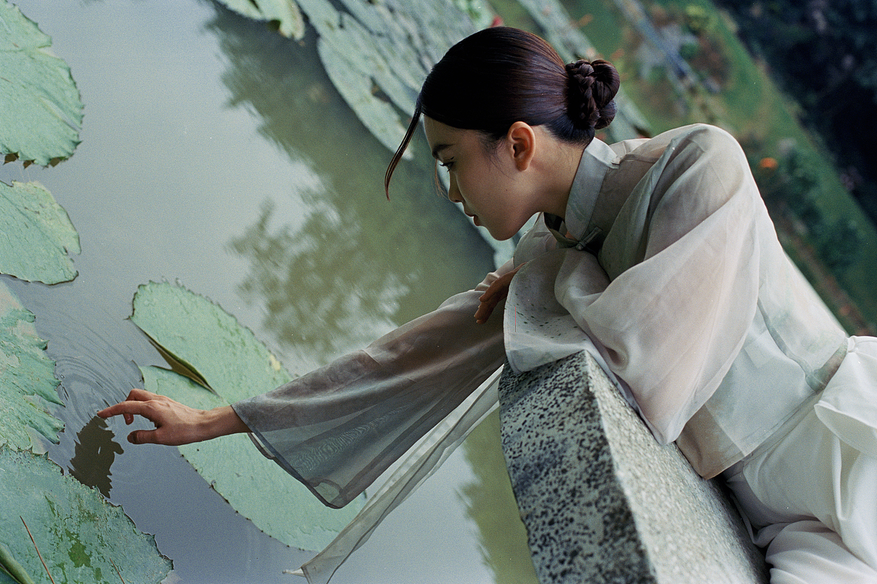 秋风（图ZMzIwMjA1Mjcy） - 人像摄影 - 站酷设计师几度星霜_Jeral原创素材 - 站酷ZCOOL