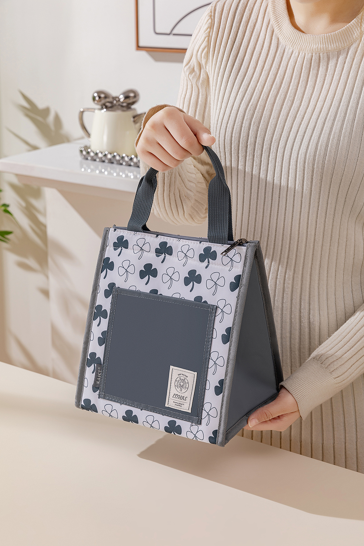 5月便当包拍摄（图ZMzcwMDQ3NzAw） - 产品摄影 - 站酷设计师风间准原创素材 - 站酷ZCOOL