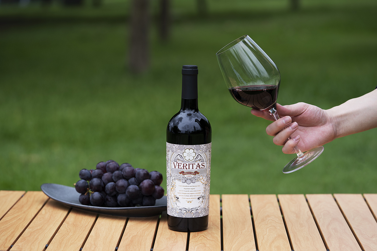 瓶子的多种拍法 - 2021-2022作品集（图ZMzEyNzIyNzM2） - 产品摄影 - 站酷设计师韋韋韋維斯原创素材 - 站酷ZCOOL