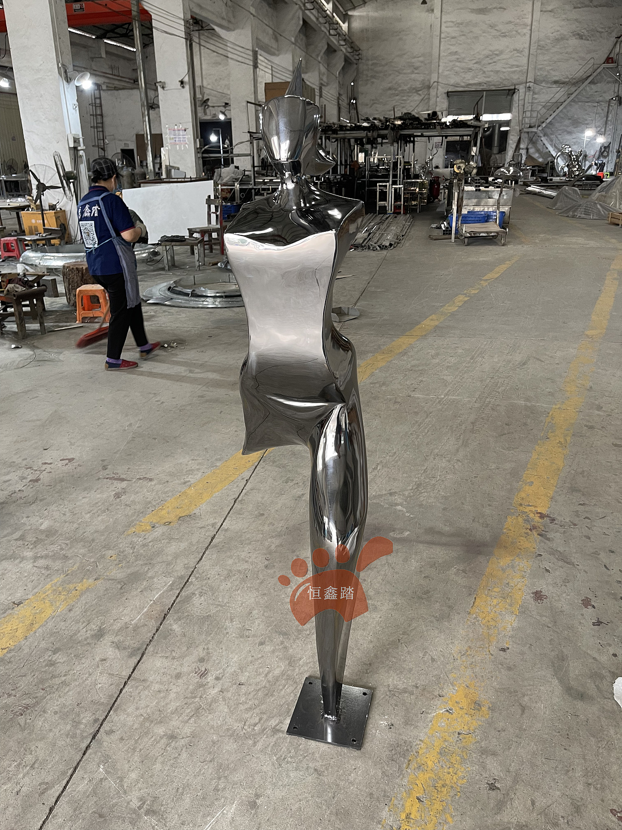 抽象不锈钢人物雕塑