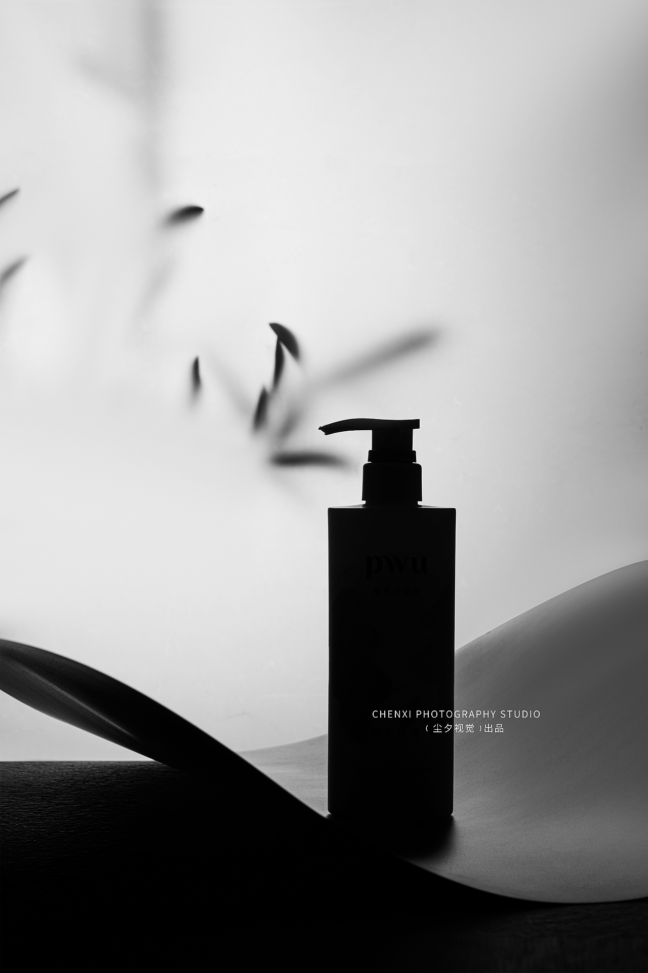 尘夕视觉 | 洗发水沐浴露，一个被浪漫包裹的美好夜晚（图ZMzIyNDEyMzA0） - 产品摄影 - 站酷设计师黑色的墨染上安详原创素材 - 站酷ZCOOL