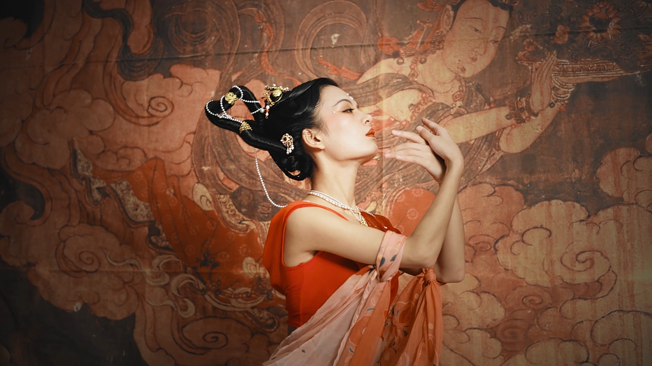 一梦敦煌 | 是仙女在飘然起舞（图ZMzExMTI5NTQw） - 人像摄影 - 站酷设计师钦钦子Emma原创素材 - 站酷ZCOOL