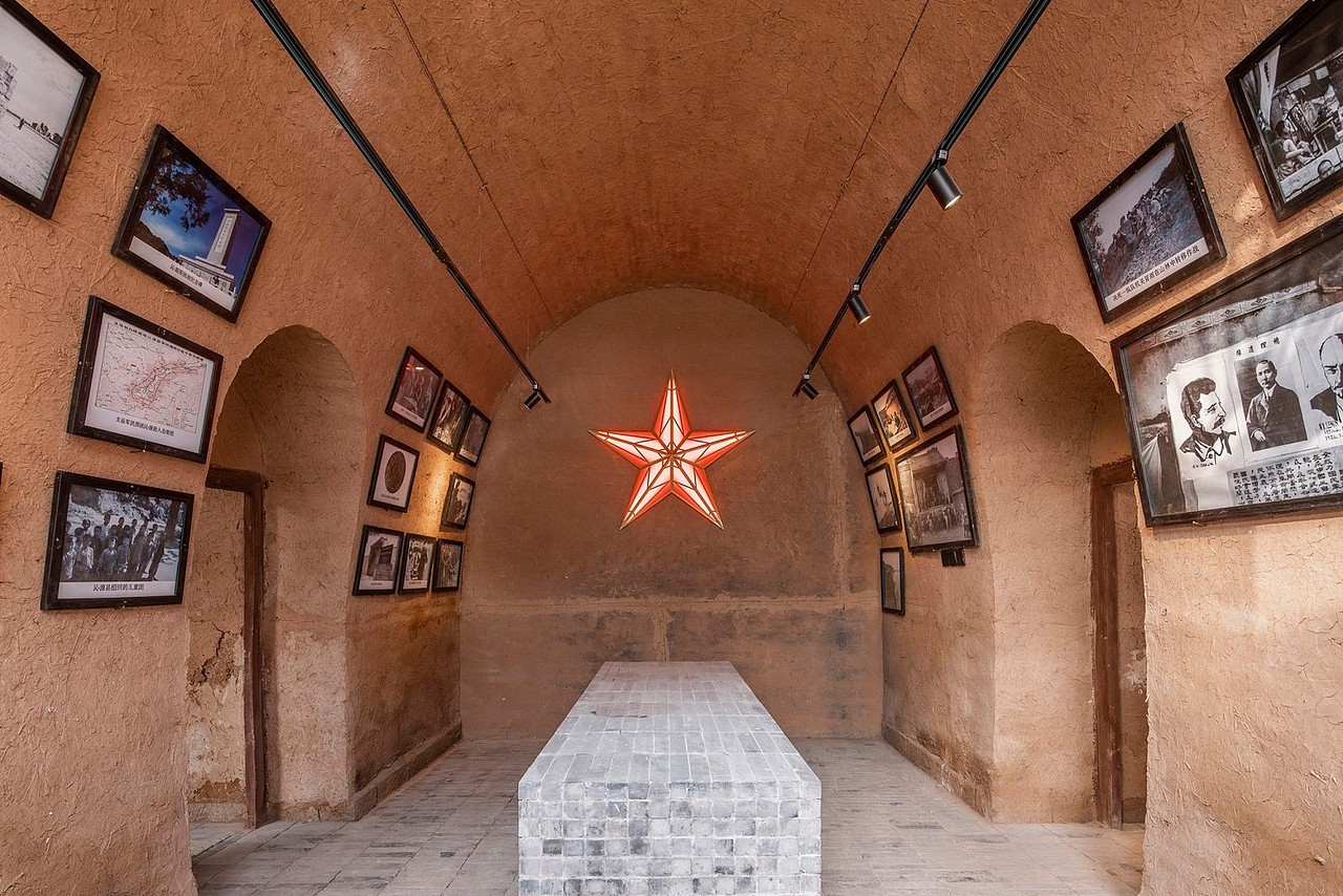 混淆”建筑与艺术装置的边界:大槐树下的场院