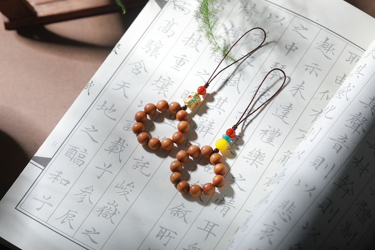 【饰品/木系/车钥匙扣/手机链/静物拍摄】（图ZMzY2NzUzOTIw） - 产品摄影 - 站酷设计师咸鱼下锅原创素材 - 站酷ZCOOL