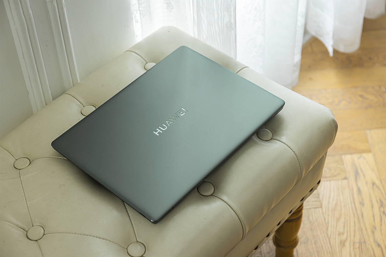 华为笔记本matebook 14云杉绿图赏（图ZMzEwNTk3MTAw） - 产品摄影 - 站酷设计师数懒小姐姐原创素材 - 站酷ZCOOL