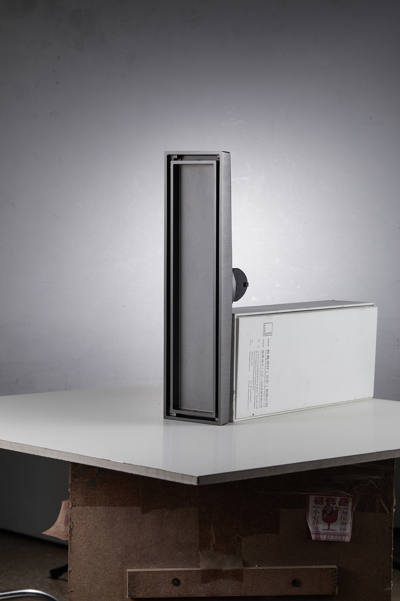 摄影作品 | 修图作品 枪灰色长条地漏拍摄修图