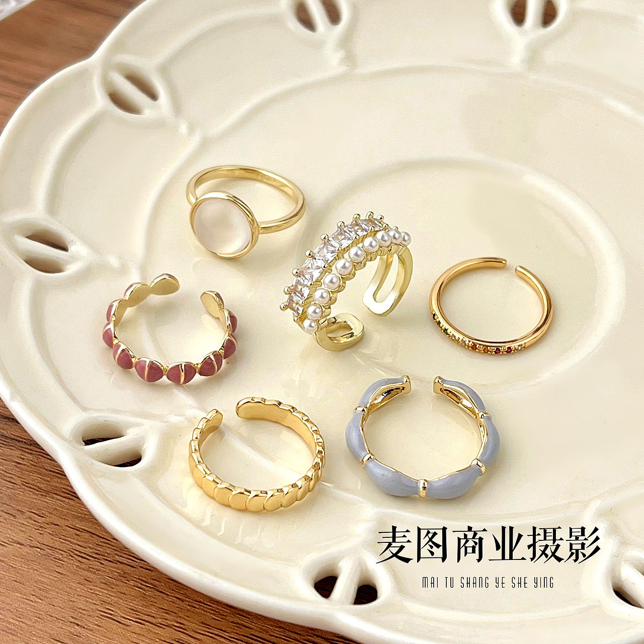 产品摄影 外贸饰品戒指拍摄 戒指静物平铺拍照外贸拍摄（图ZMzY5NzQ0NjIw） - 产品摄影 - 站酷设计师义乌麦图摄影官网原创素材 - 站酷ZCOOL