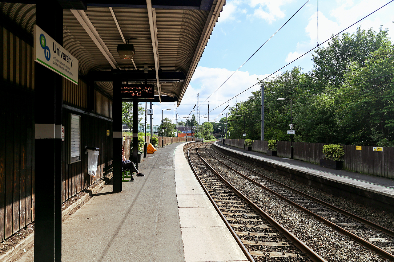 university火车站站台