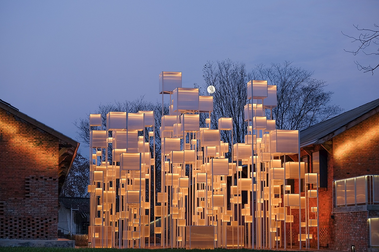 漂浮种子变身孔明灯定格在空间中© 小隐建筑