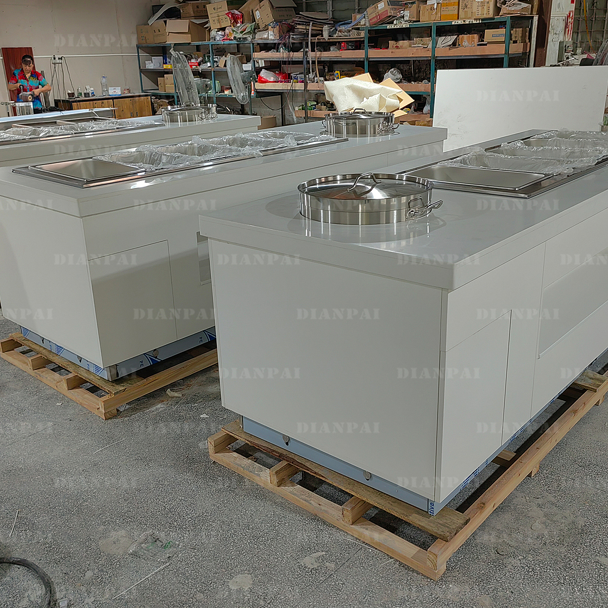 自助餐台定制厂家典派生产的食堂取餐台实拍图