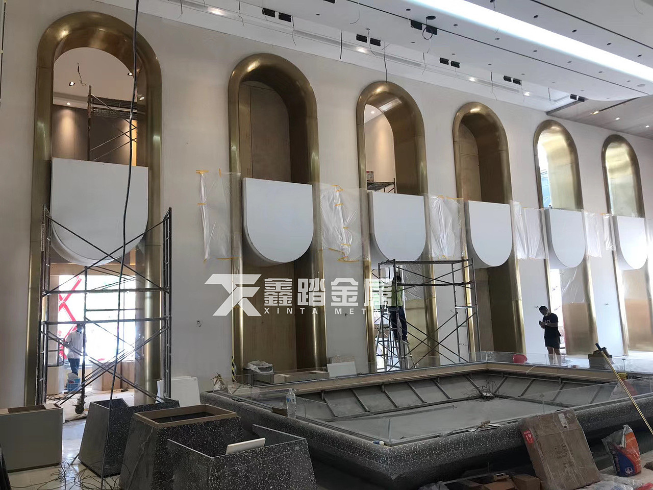 墙体装饰不锈钢弧形门套 售楼部酒店双曲面不锈钢拱门