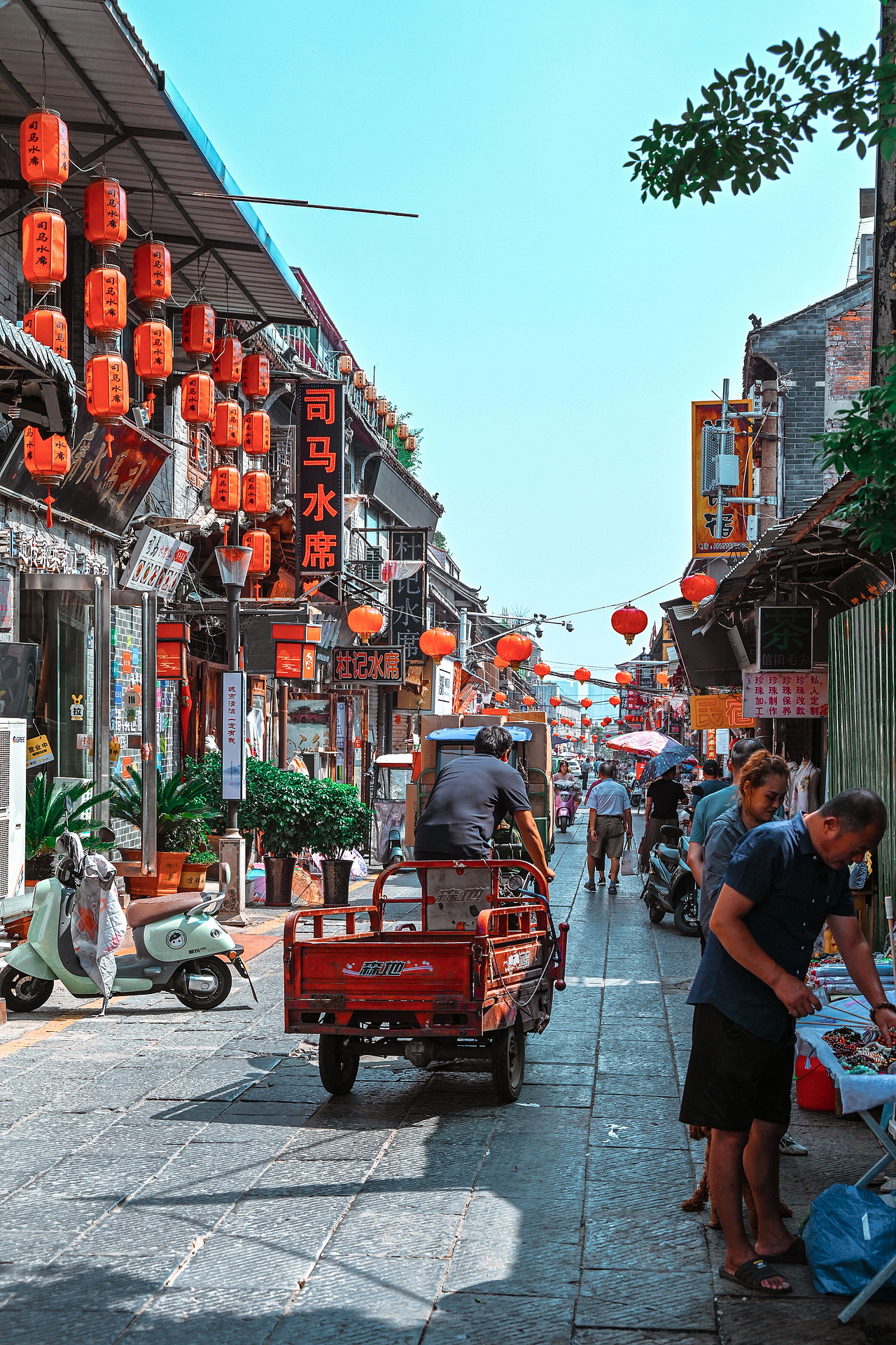 洛阳老城区十字街扫街 街拍