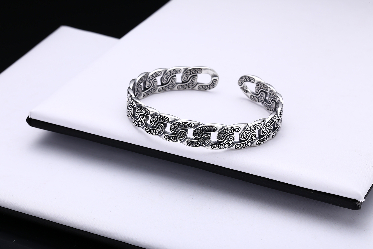 黑白场泰 银手镯 电商图