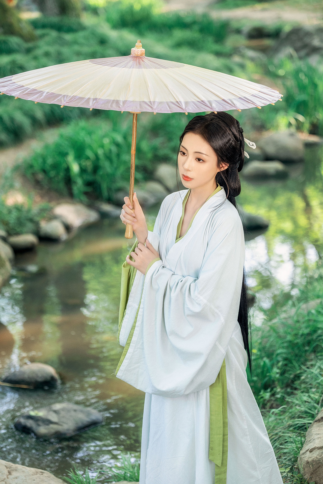 采撷草花幽泉谷（图ZMzE1Mjc0MjQw） - 人像摄影 - 站酷设计师糊涂仙人LEO原创素材 - 站酷ZCOOL