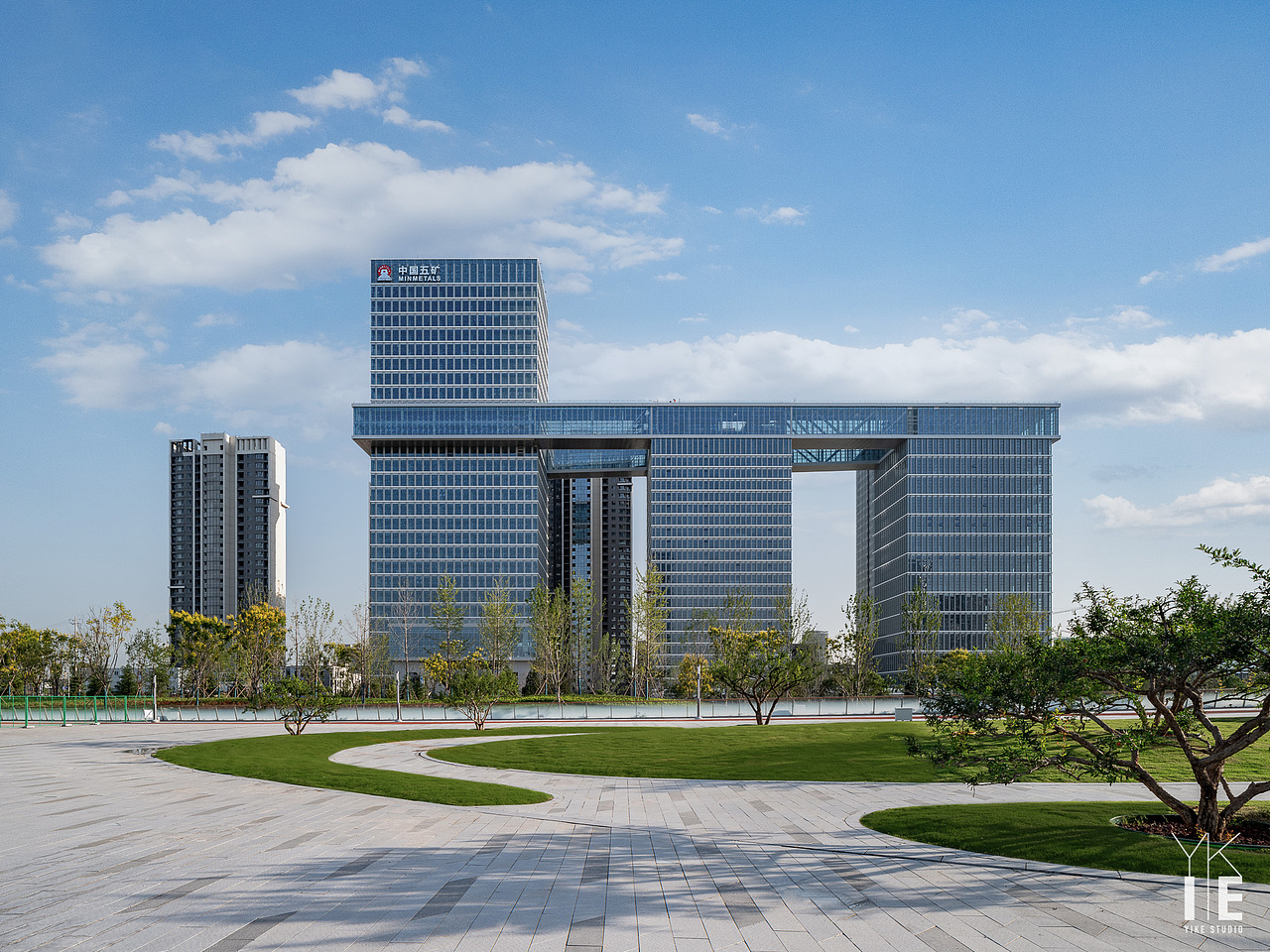 一个写字楼外立面拍摄