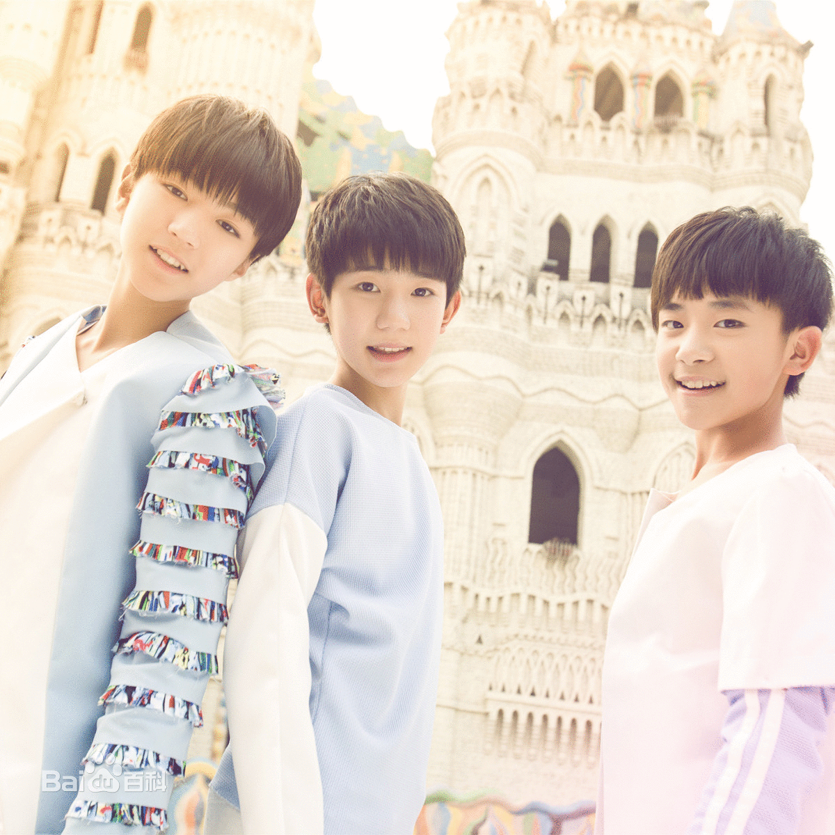 TFBOYS 《魔法城堡》MV 王俊凯，王源，易烊千玺 -马骏导演作品（图ZMjE3Njk4NTI=） - MV - 站酷设计师majuns原创素材 - 站酷ZCOOL