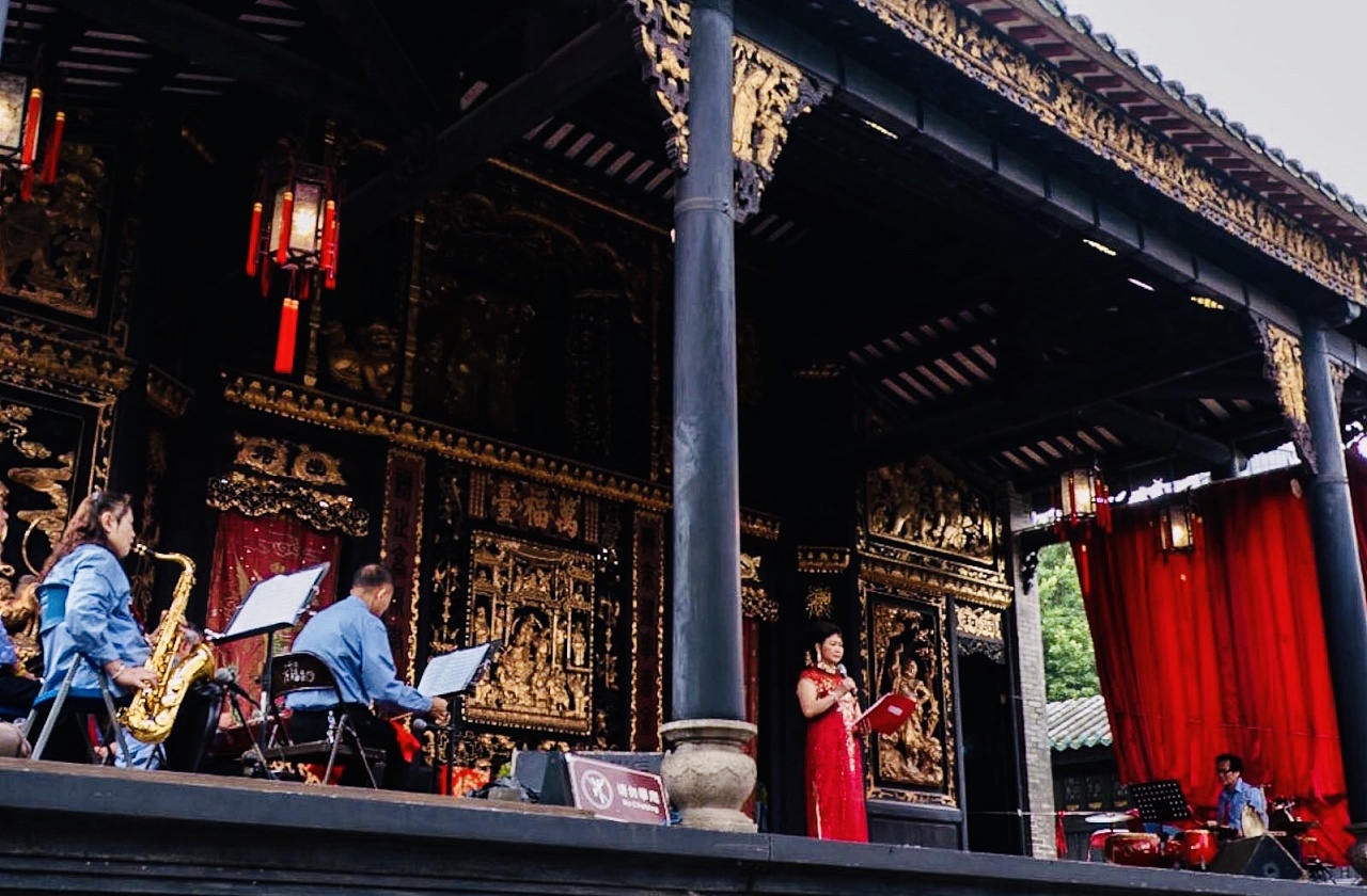 获芳虹粤剧团邀于佛山祖庙万福台拍摄