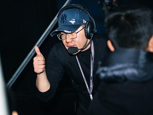 拍摄天下凤凰为度小满举办年会 员工工作状态案例