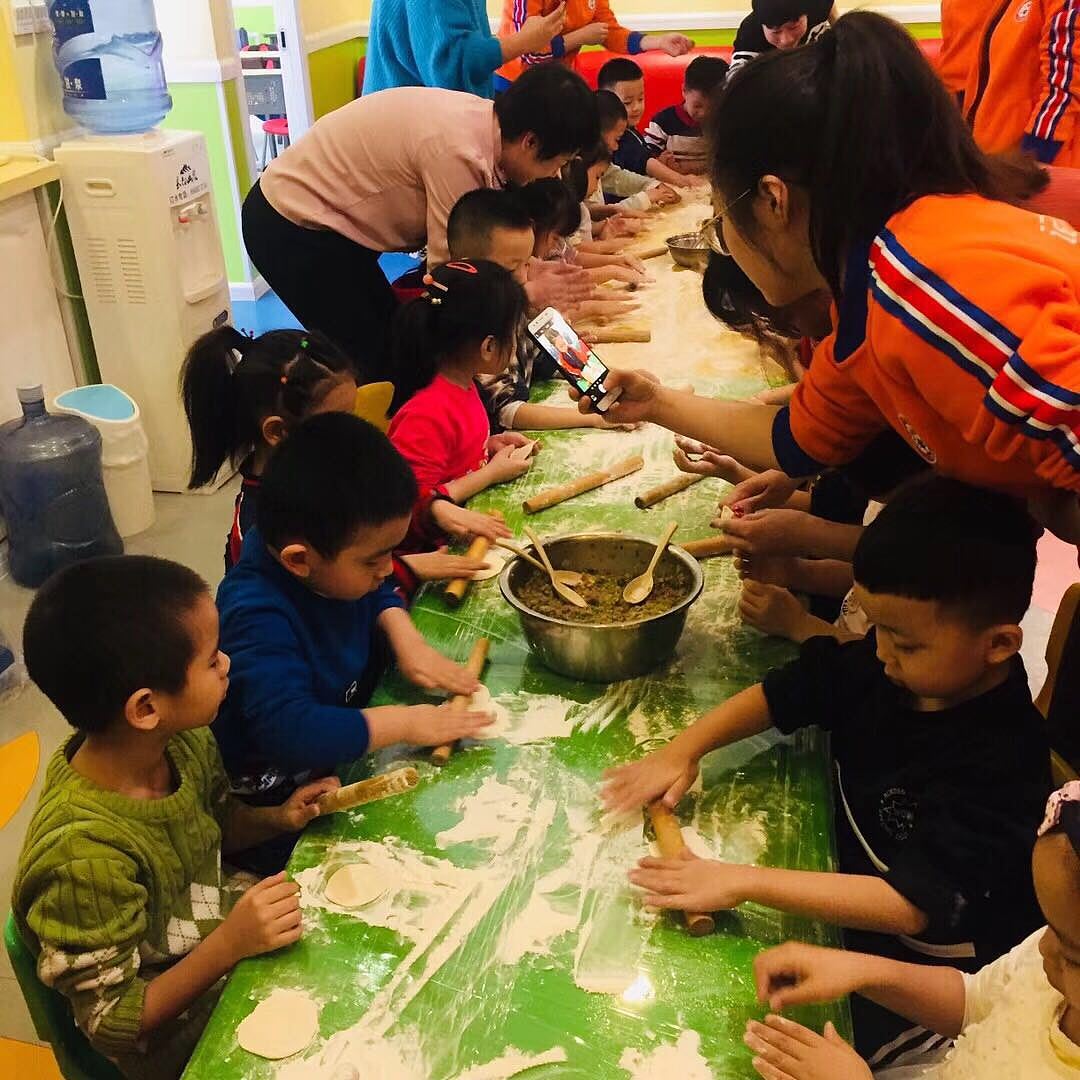 大连记忆树教育活动手机摄影图