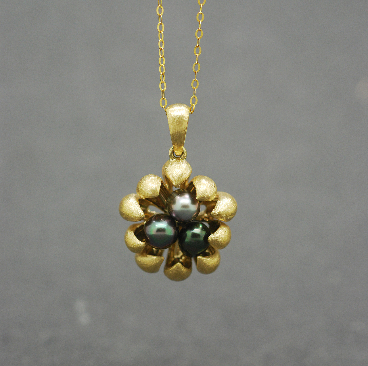 荷叶莲莲--异形珍珠荷叶莲子作品欣赏（图ZMTExMjg3ODQ0） - 首饰设计 - 站酷设计师代波军艺术珠宝原创素材 - 站酷ZCOOL