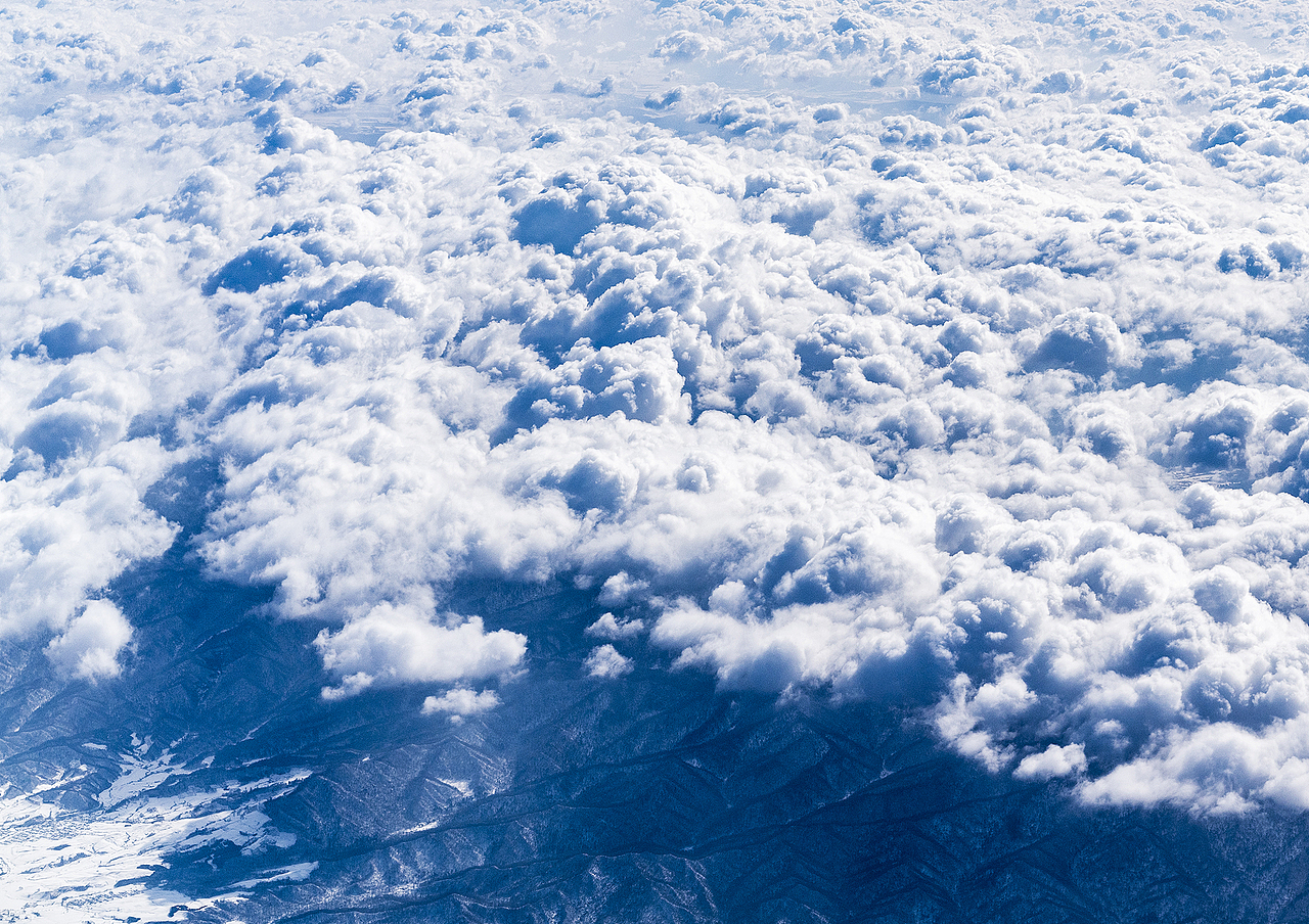 从北京飞往长白山的航班上拍的