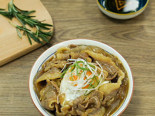 美食拍摄练习day8 -肥牛窝蛋饭