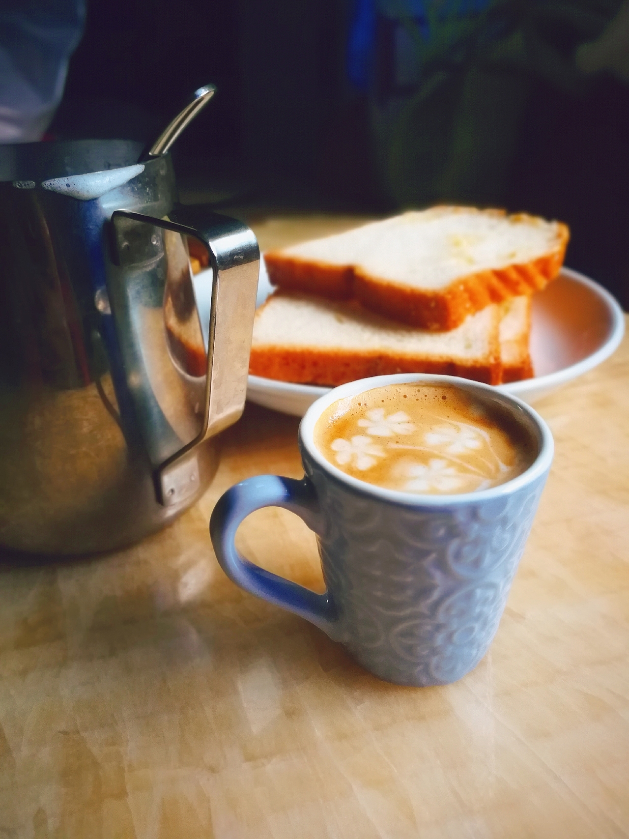 吃和摄影两不误.咖啡拉花（图ZMTk4NzI1MzY0） - 人文/纪实摄影 - 站酷设计师唐唐的拾光小记原创素材 - 站酷ZCOOL