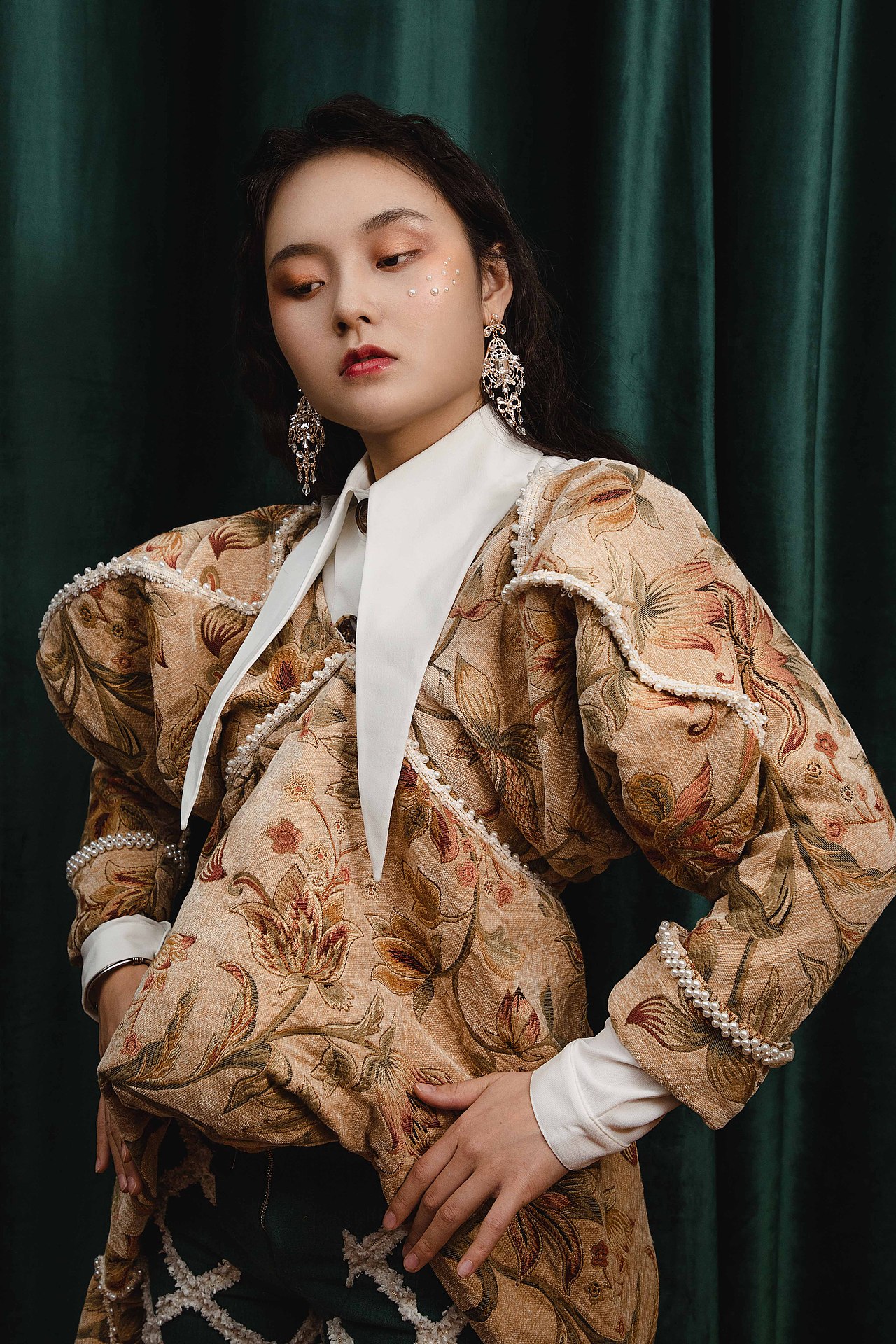 服装摄影 | bless u（图ZMTkxMTEzMjky） - 人像摄影 - 站酷设计师是阿喵哦原创素材 - 站酷ZCOOL